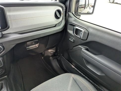 Used 2025 Jeep Gladiator Sport image 14