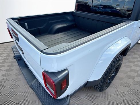 Used 2022 Jeep Gladiator Willys image 30