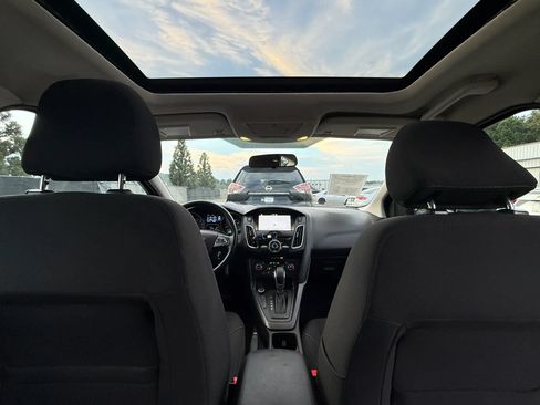 Used 2017 Ford Focus SEL w/ Cold Weather Package FWD image 23
