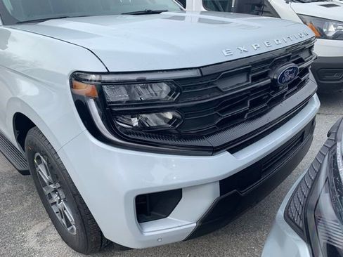 New 2025 Ford Expedition Active image 7