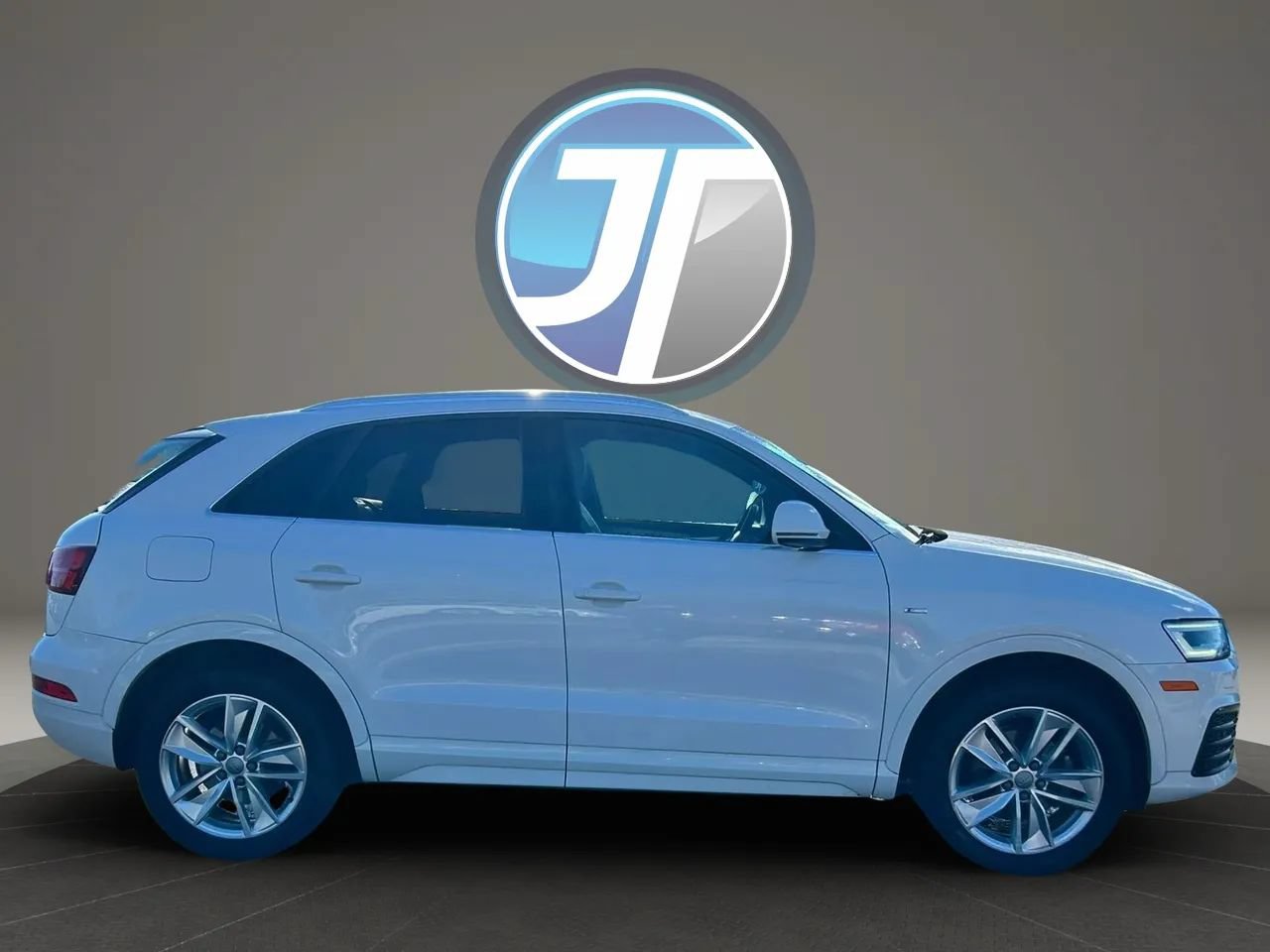 Used 2018 Audi Q3 2.0T Premium Plus w/ Premium Plus Package AWD/4WD image 9