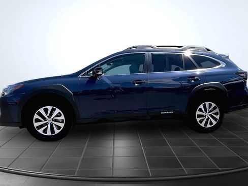 Used 2025 Subaru Outback Premium AWD/4WD image 3