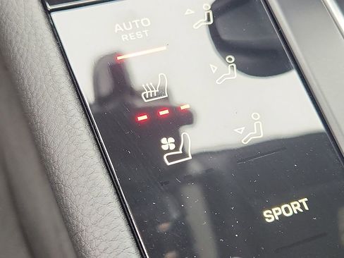 New 2026 Porsche Macan image 18