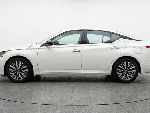Used 2025 Nissan Altima 2.5 SV image 5