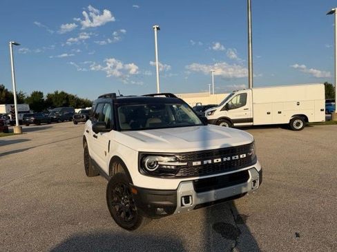 Used 2025 Ford Bronco Sport Badlands w/ Badlands Tech Package AWD/4WD image 2