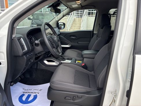 Used 2025 Nissan Frontier SV w/ SV Convenience Package image 15