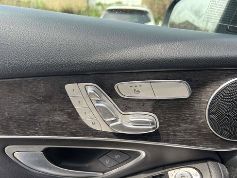Used 2021 Mercedes-Benz GLC 300 4MATIC image 16