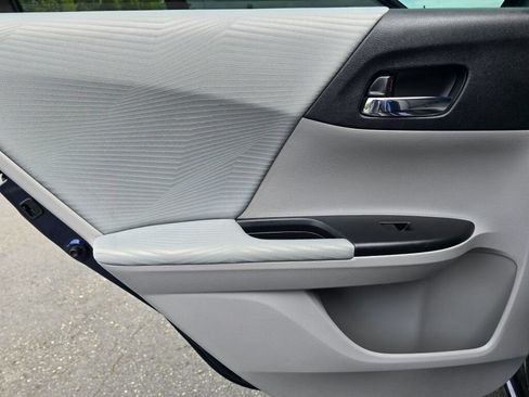 Used 2016 Honda Accord LX image 15