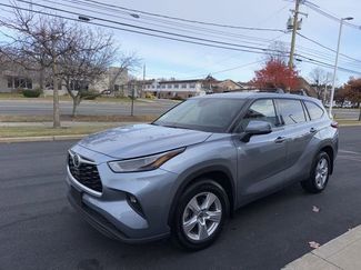 Certified 2022 Toyota Highlander LE video 4