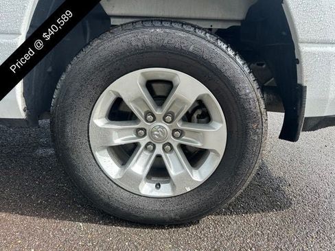 Used 2024 RAM 1500 Laramie AWD/4WD image 3