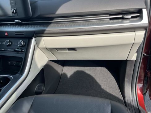 Used 2024 Kia Carnival LX image 26