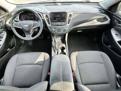 Used 2025 Chevrolet Malibu LT FWD image 4