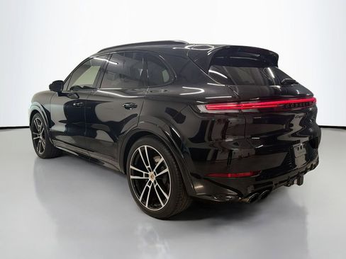 Certified 2025 Porsche Cayenne GTS AWD/4WD image 3