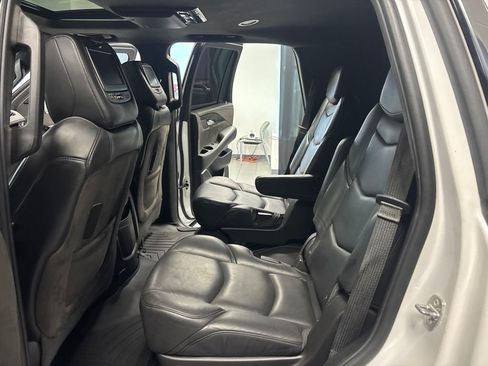 Used 2018 Cadillac Escalade Platinum AWD/4WD image 35