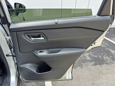 Used 2024 Nissan Rogue SV w/ SV Premium Package FWD image 40