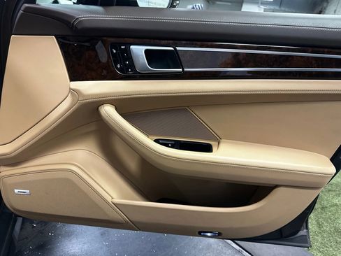 Used 2018 Porsche Panamera image 26