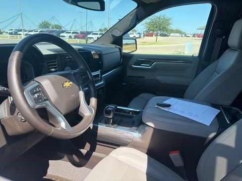 Used 2025 Chevrolet Silverado 1500 LTZ w/ Z71 Off-Road Package AWD/4WD image 11