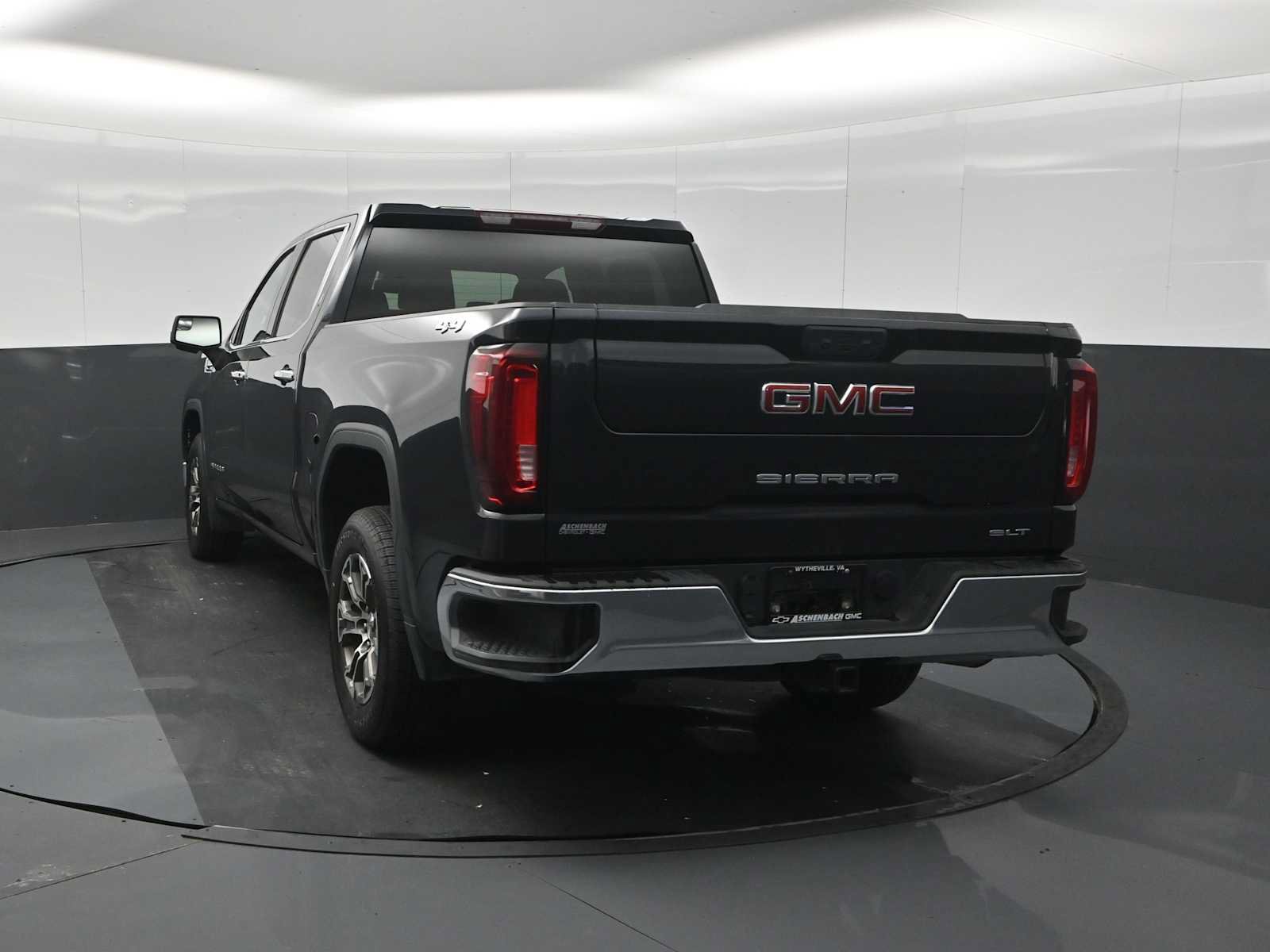 Used 2025 GMC Sierra 1500 SLT AWD/4WD image 7