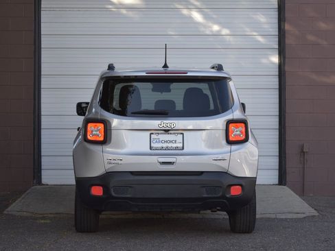 Used 2018 Jeep Renegade Latitude w/ Cold Weather Group image 4