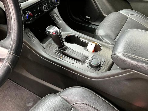 Used 2019 GMC Acadia SLT image 16