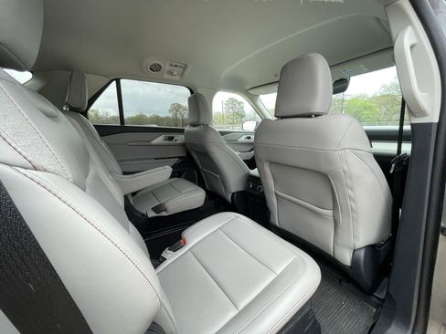 Used 2025 Ford Explorer Active w/ Active Comfort Package AWD/4WD image 45