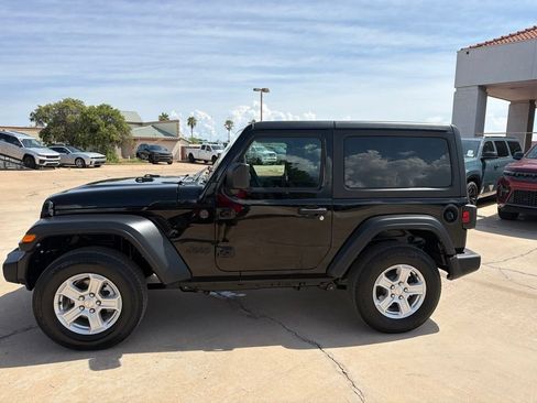 Used 2022 Jeep Wrangler Sport AWD/4WD image 2