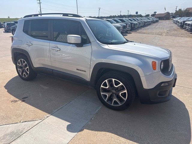 Used 2015 Jeep Renegade Latitude FWD image 4