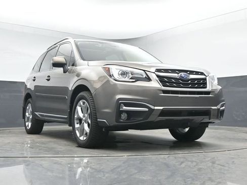 Used 2018 Subaru Forester 2.5i Touring AWD/4WD image 11