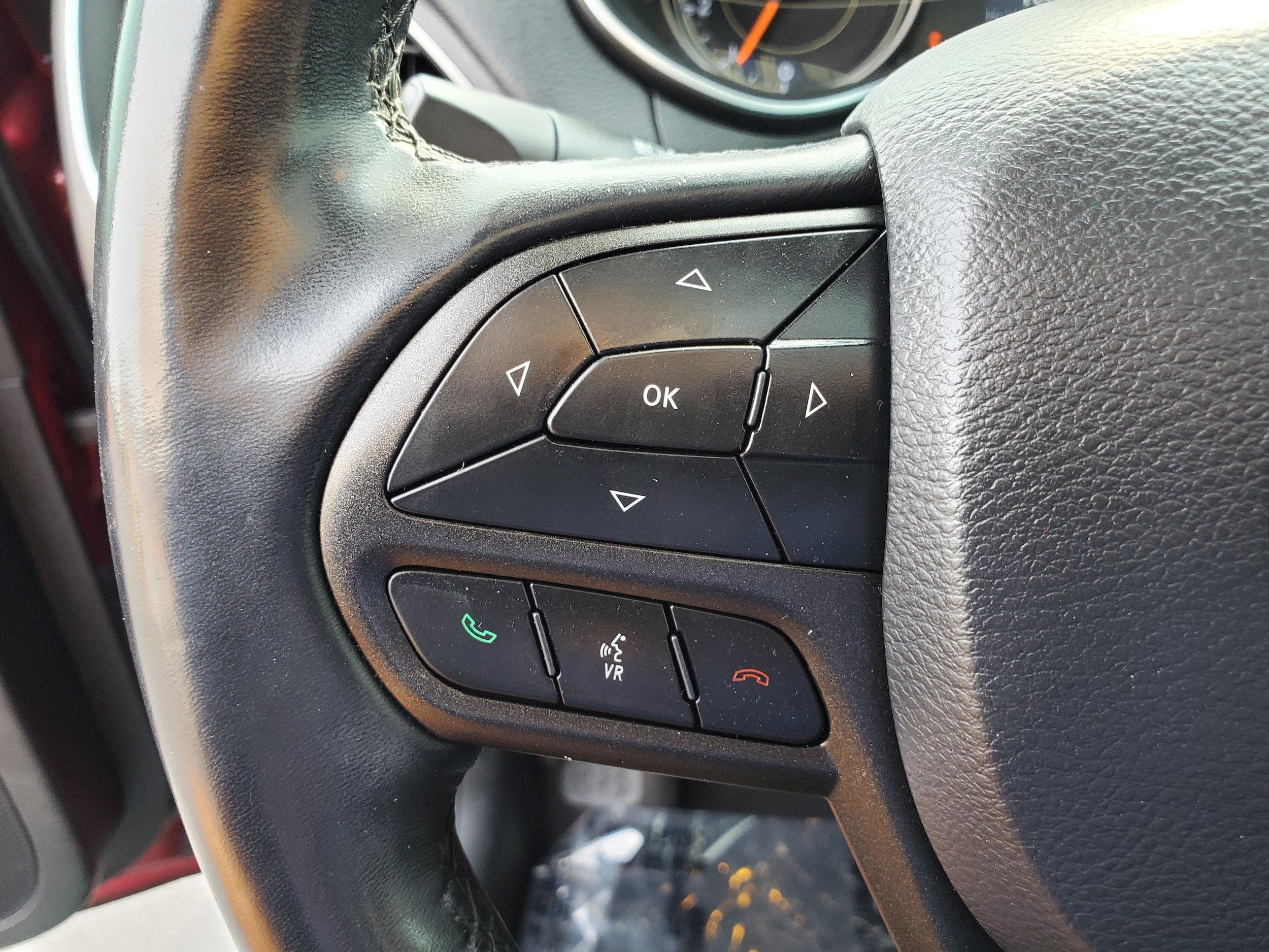 Used 2020 Jeep Cherokee Trailhawk w/ Comfort/Convenience Group AWD/4WD image 18