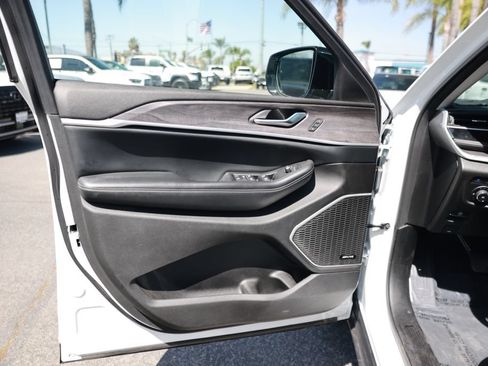 Used 2022 Jeep Grand Cherokee Limited 4xe w/ Luxury Tech Group II AWD/4WD image 17
