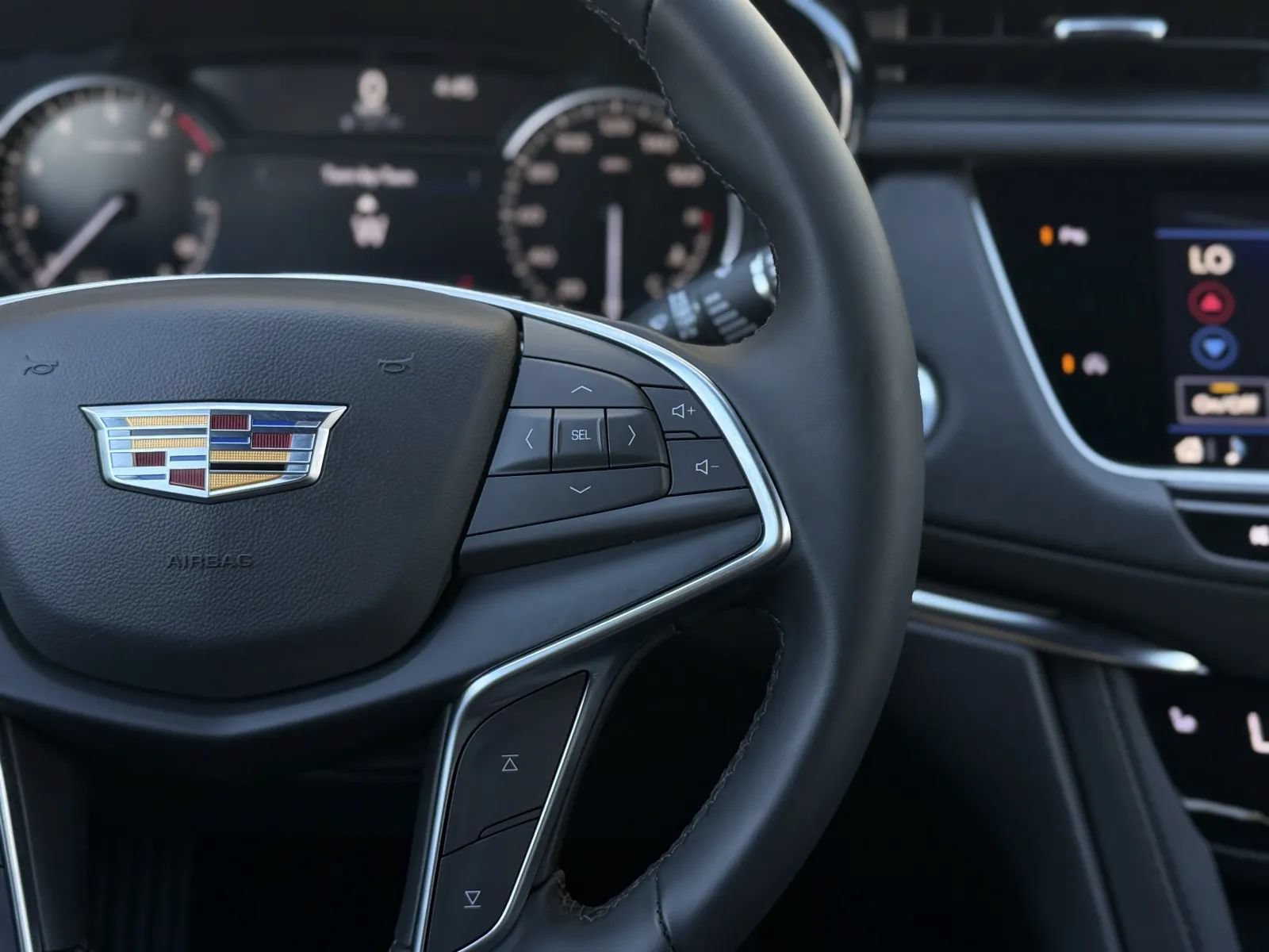 Used 2025 Cadillac XT5 Luxury w/ LPO, Floor Liner Package FWD image 23