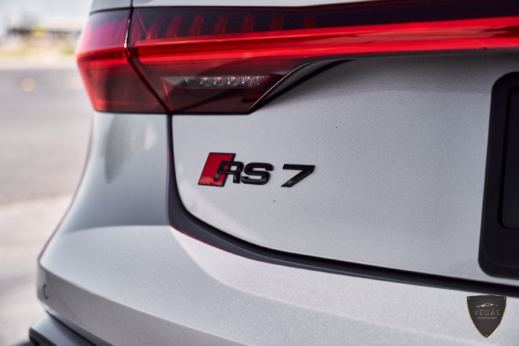 Used 2025 Audi RS 7 Performance AWD/4WD image 9