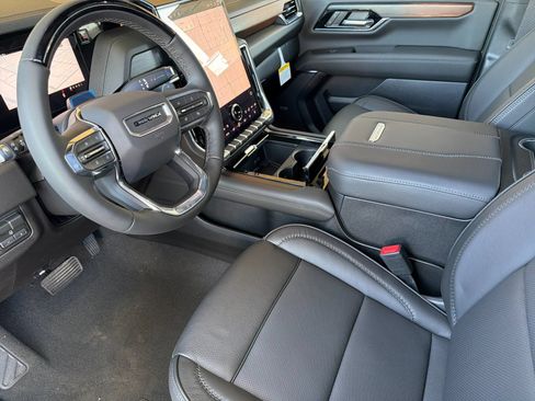 New 2026 GMC Yukon XL Denali w/ Denali Reserve Package RWD image 10