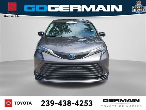Certified 2025 Toyota Sienna XLE FWD image 3