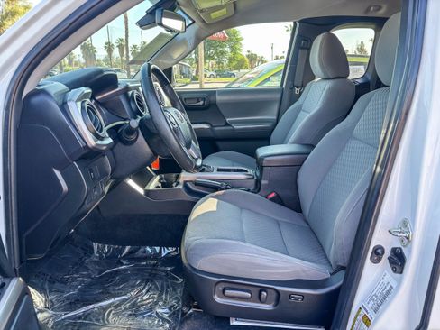 Used 2020 Toyota Tacoma SR5 RWD image 16