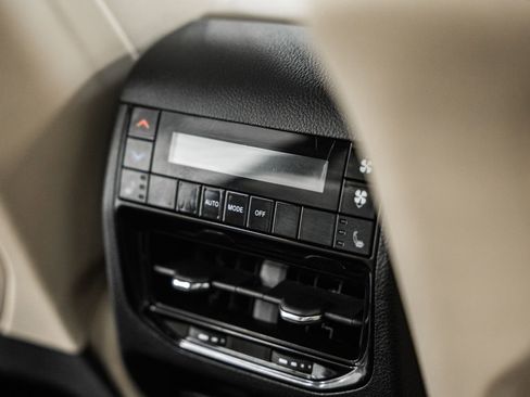 Used 2024 Jeep Grand Cherokee L Limited image 41