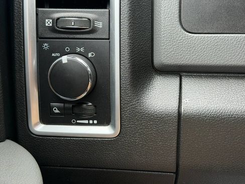 Used 2018 RAM 1500 Classic SLT AWD/4WD image 31