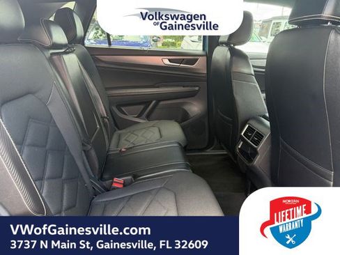 Certified 2024 Volkswagen Atlas Cross Sport SE FWD image 8