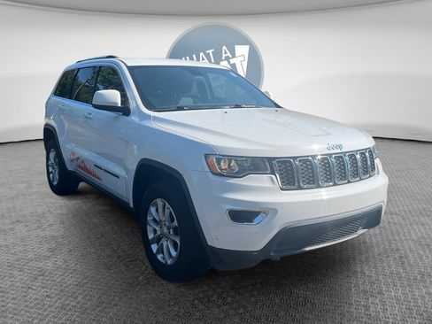 Used 2021 Jeep Grand Cherokee Laredo AWD/4WD image 1