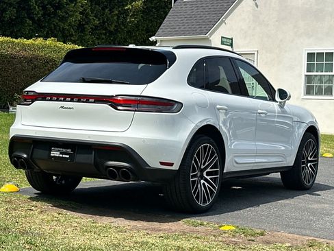 Certified 2025 Porsche Macan AWD/4WD image 8