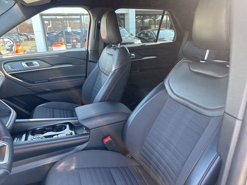 Used 2025 Ford Explorer ST-Line image 16