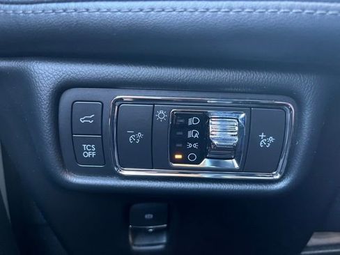 Used 2022 Lincoln Nautilus Reserve image 13