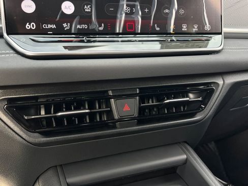 New 2026 Volkswagen Tiguan SE R-Line image 30