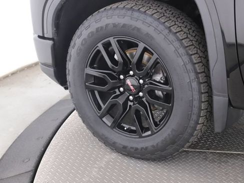 Used 2025 GMC Sierra 1500 Elevation AWD/4WD image 13