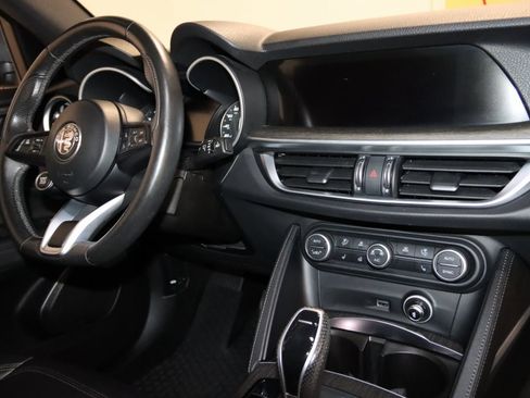 Used 2022 Alfa Romeo Stelvio Ti image 63