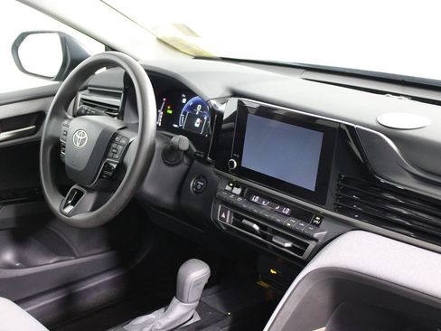 Used 2025 Toyota Camry LE w/ Convenience Package FWD image 20
