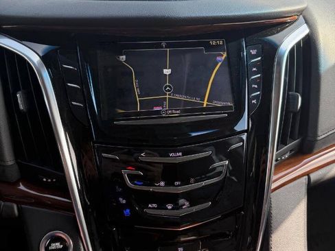 Used 2018 Cadillac Escalade ESV Premium Luxury AWD/4WD image 63
