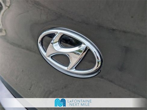 Used 2016 Hyundai Genesis 3.8 image 8