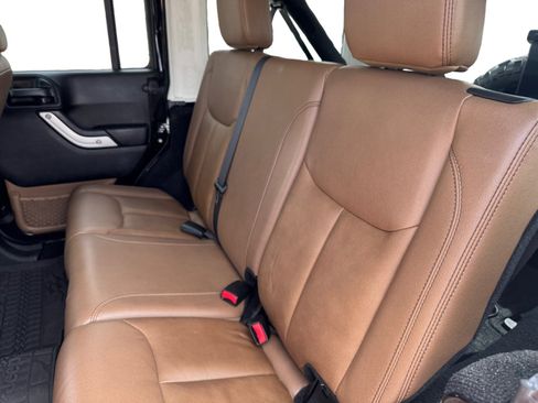 Used 2014 Jeep Wrangler Unlimited Rubicon w/ Connectivity Group image 13