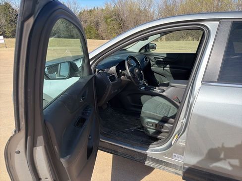 Used 2024 Chevrolet Equinox LT w/ LPO, Floor Liner Package FWD image 12